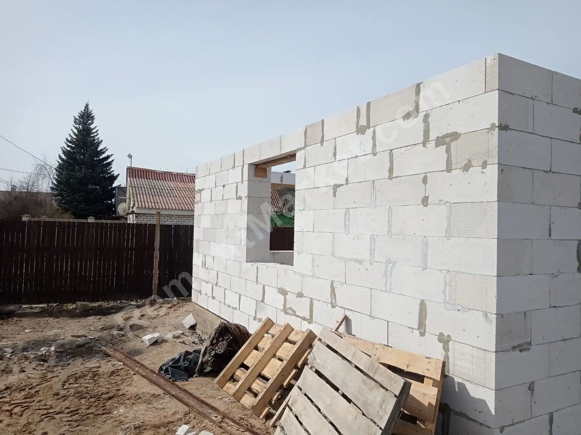 Перегородка в детской из поризованного блока